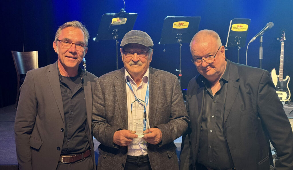 Professor Wolfgang Kiefer Receives ESULaB 2024 Lifetime Achievement Award .Professor Dr. Jürgen Popp, scientific director of Leibniz IPHT and a former PhD student of Kiefer, praised his mentor’s pioneering contributions to the advancement of Raman spectroscopy